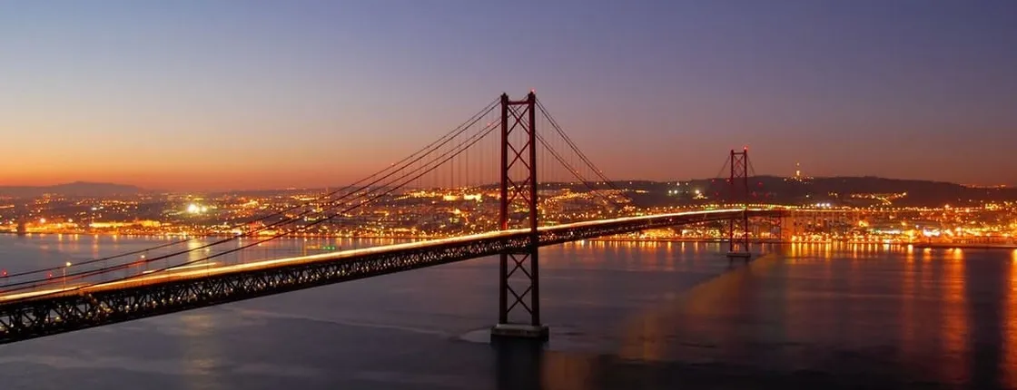 Lisbon night tour with dinner and Fado show