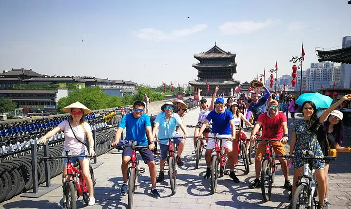 Xi'an City Center Private Cycling and Walking Tour 