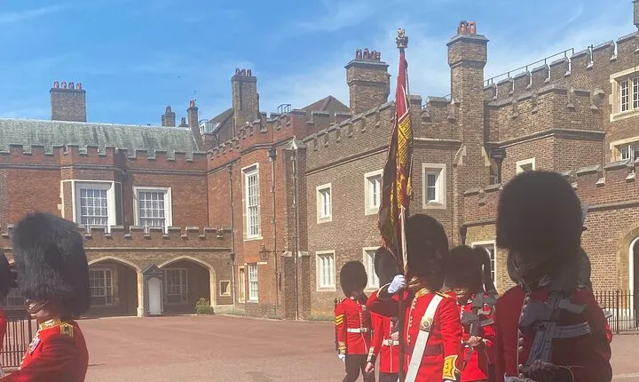 Private Transfer Tour from Heathrow to Central London in a London Black Cab