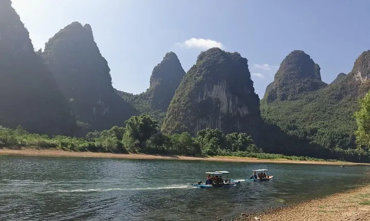 Daxu Ancient Town & Li River Bamboo boat &Xianggong Hill & Yangshuo Private tour