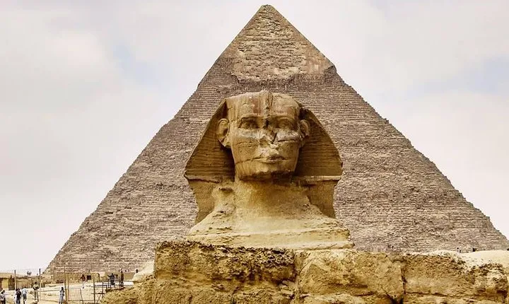 Pyramids of Giza & Sphinx & valley temple Tour with Egyptian lunch