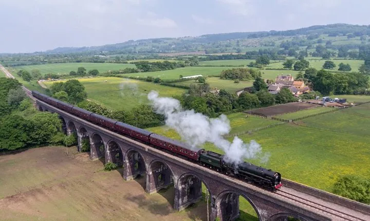 Royal Windsor Cotswold & Shakespeare Country in Executive Vehicle Private Tour