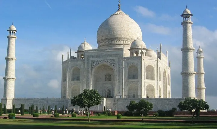Overnight Taj Mahal & Agra Fort Tour From Delhi