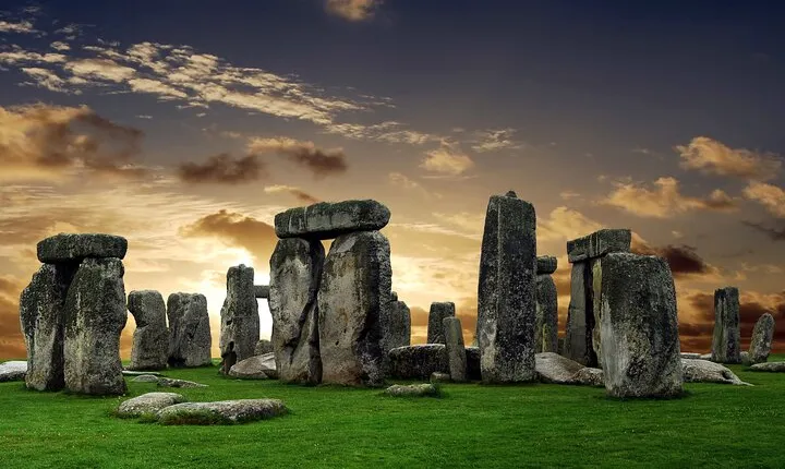 Private Stonehenge, Woodhenge, Avebury Stone Circle Day Tour