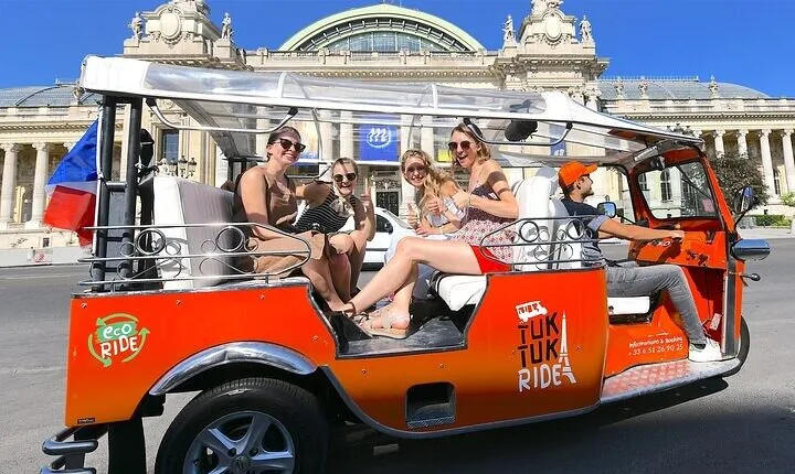 2H Private Electric Tuktuk Tour in Paris