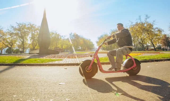 MonsteRoller E-Scooter Rental in Budapest