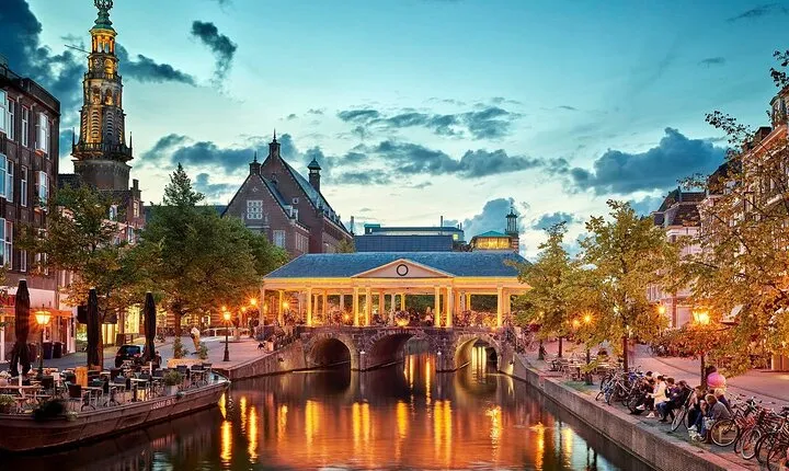 90 minutes Self-Guided Walking tour with puzzles in Leiden