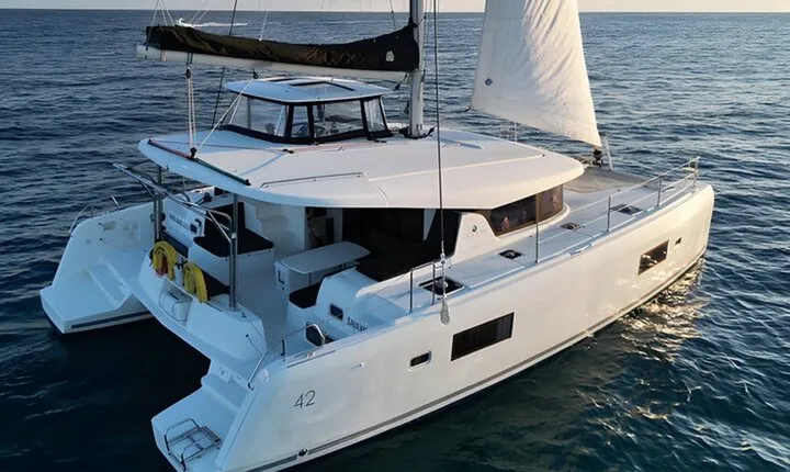 All Inclusive 4 Hour Private 42 ft Catamaran Tour in Riviera Maya