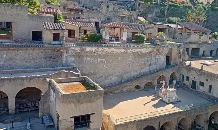 Private Tour in Herculaneum with an authorized guide