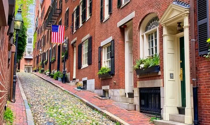 Beacon Hill Boston History + Photo Walking Tour (SMALL Group)