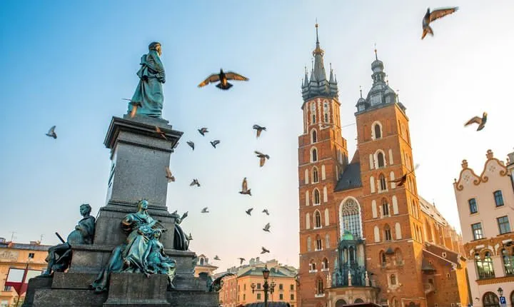 Luxury transfer from Warsaw to Krakow with Czestochowa en route by private car
