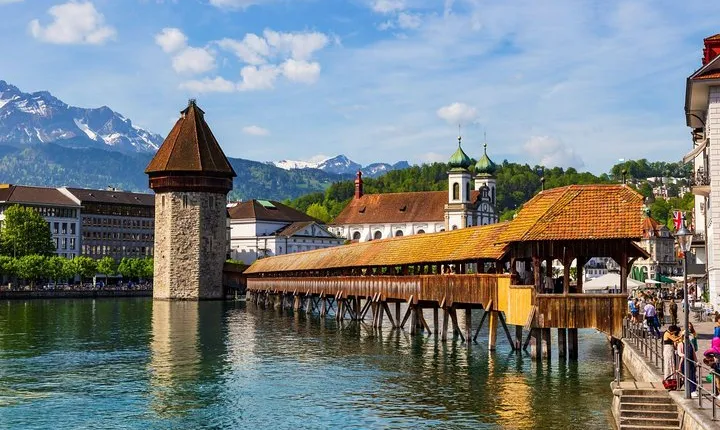 Luzern Discovery:Small Group City Walk & Lake Cruise from Zürich