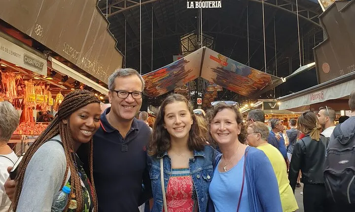 Taste of Barcelona: Boqueria Market, Tapas & History Tour