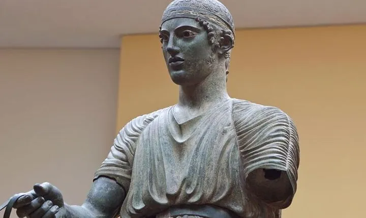 Delphi private tour: Navel of Earth, Apollo Temple, Oracle