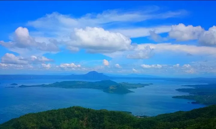 Spectacular Manila to Tagaytay: Full-Day Sightseeing Tour