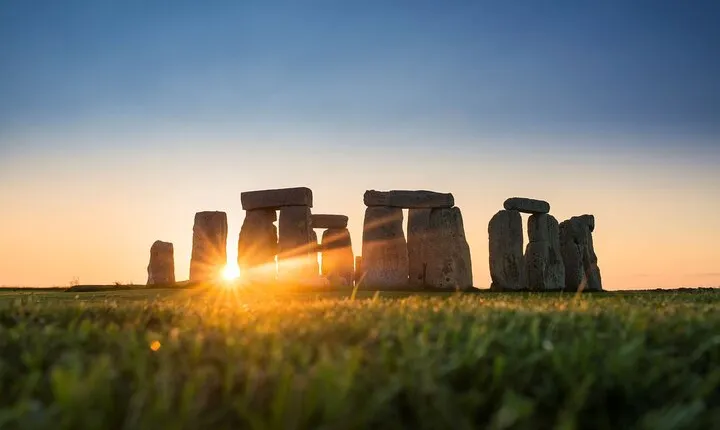 Stonehenge, Windsor Castle and Bath Day Trip from London