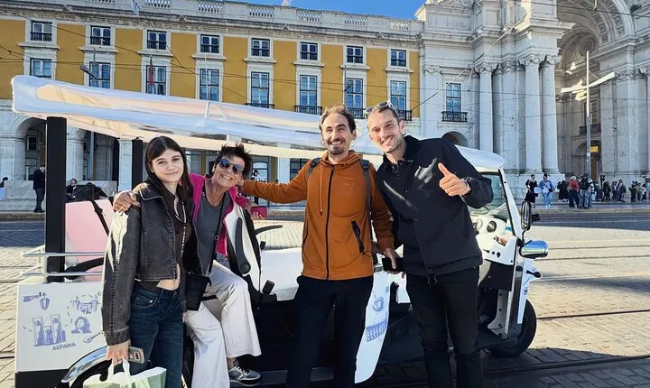 Tuk-Tuk Lisbon: Alfama, Viewpoints & Local Flavors