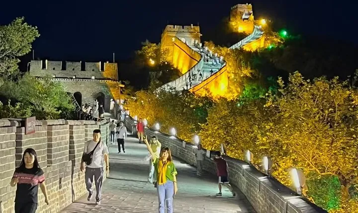 Private Badaling Great Wall Night Tour with English Driver