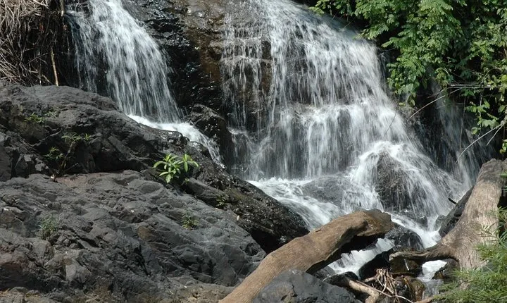 Cultural & Nature Tour: KMT Village, Pha Sua Waterfall, Pang Oung