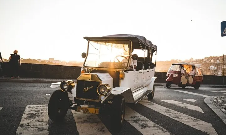 Private Vintage City Tour in a Ford T Electric