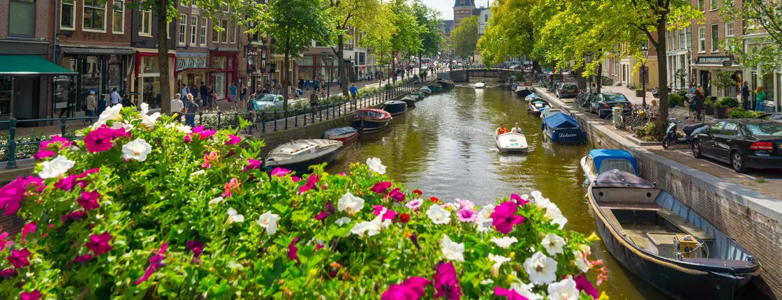 Deluxe private Amsterdam canal boat tour