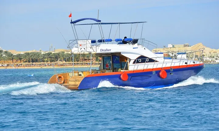 Private Boat to Dolphin House with Parasailing & Lunch - Hurghada