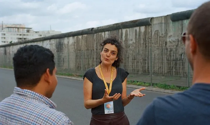 Cold War and Berlin Wall Tour in Italian