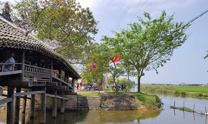 Hue Half-Day Private Tour: Thanh Toan village & Imperial Citadel