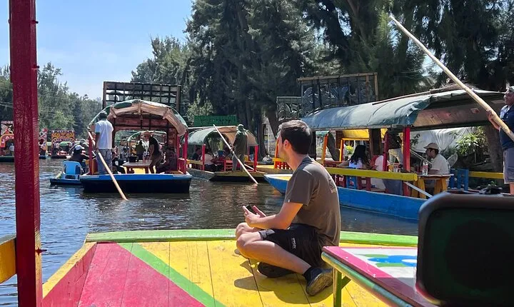 Riding Boats + Tacos+ Frida Kahlo's neighborhood (private tour)