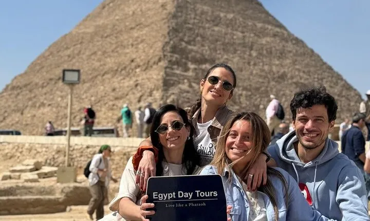 Cairo Layover Tour: Giza Pyramids & GEM
