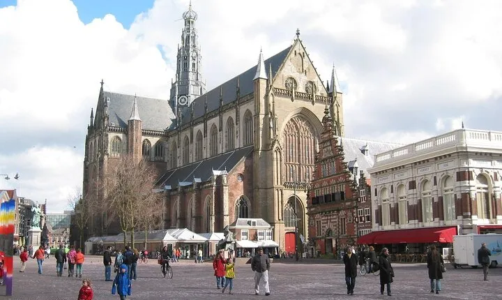 90 minutes Self-Guided Walking tour with puzzles in Haarlem