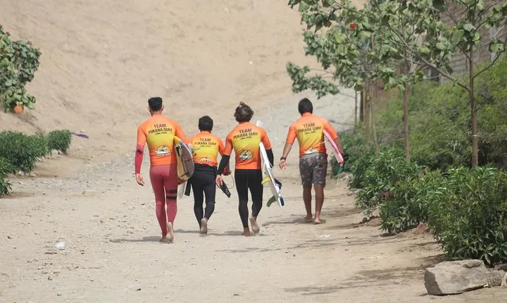 Beach tour and surfboards for rent in Lima, Peru