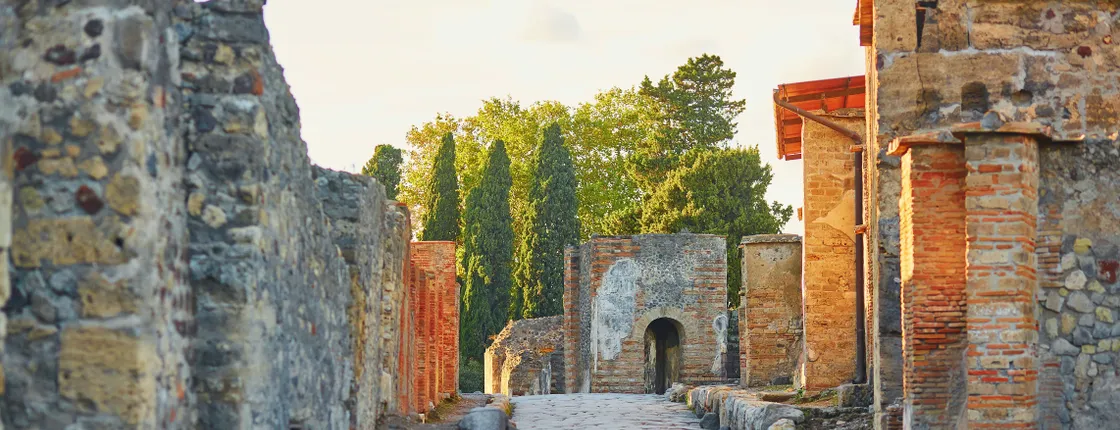 Pompeii and Naples full-day walking tour
