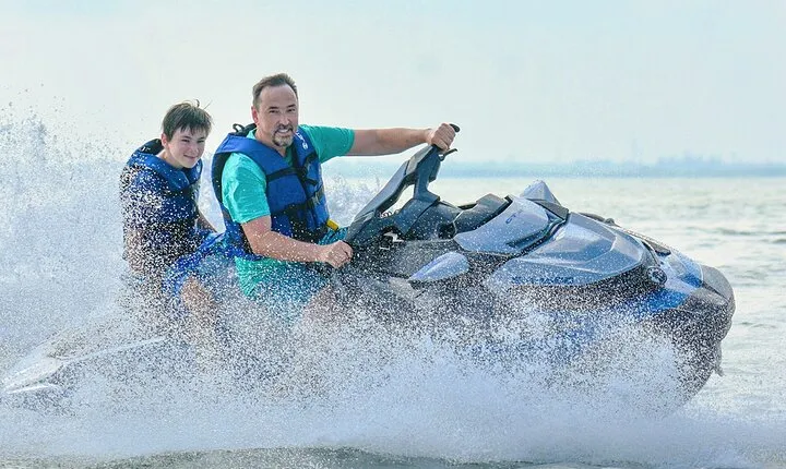 Drive your Wave Runner Riding Single Tour 1 Hour