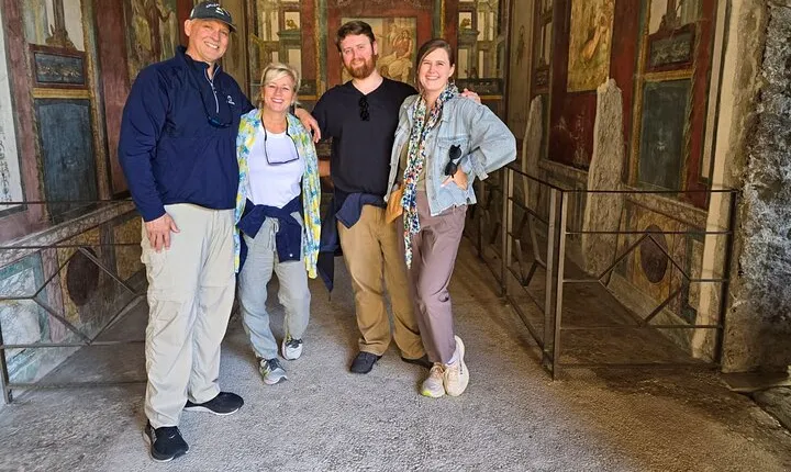 Private Day Trip to Pompeii and the Amalfi Coast with Pick Up