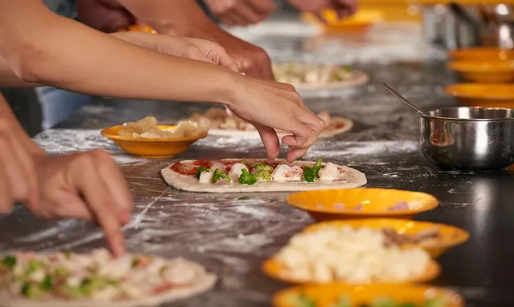 Private Pizza & Tiramisu Class at a Cesarina's home with tasting in Tivoli