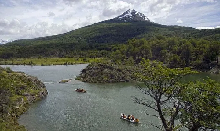 Ushuaia: National Park Excursion with canoes and trekking