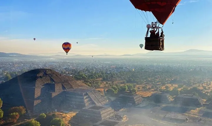 Hot Air Balloon flights over Teotihuacan from CDMX or We Fly