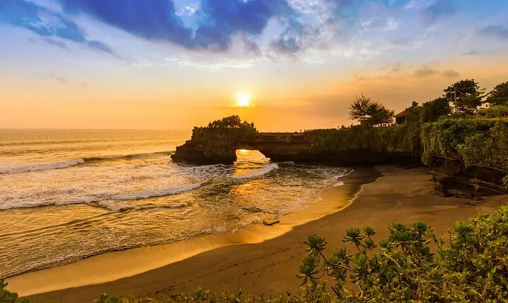 Bali: Taman Ayun and Tanah Lot Temple Sunset Tour