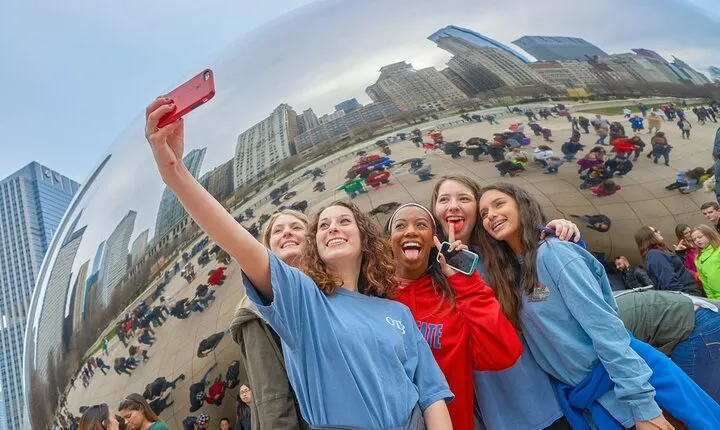Small Group History And Architecture Walking Tour of Chicago