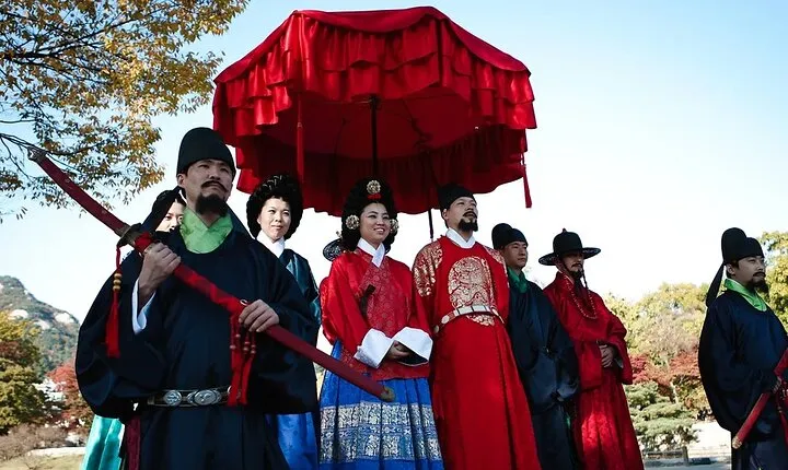 Private Seoul City Tour (Palace, village, temple, market)