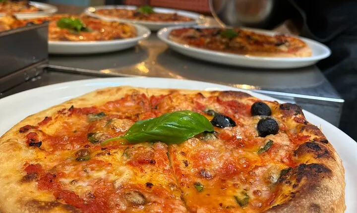 2 Hour Florence Pizza and Gelato Small Group Guided Cooking Class