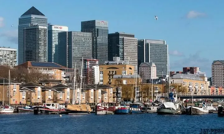 Private One Way or Round Trip Transfer: Gatwick Airport to East London