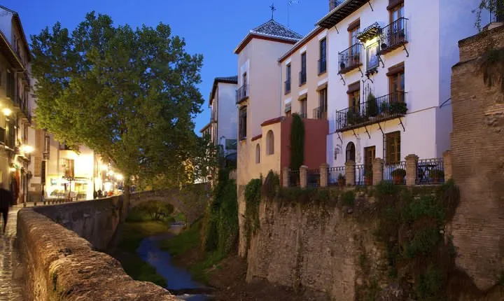 Granada Walking Tour: Albaicin and Sacromonte Quarters