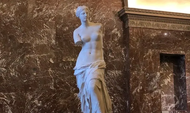 Louvre: Everything but the Mona Lisa With Entrance