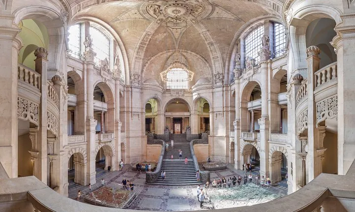 Guided tour of the New Town Hall in Hanover