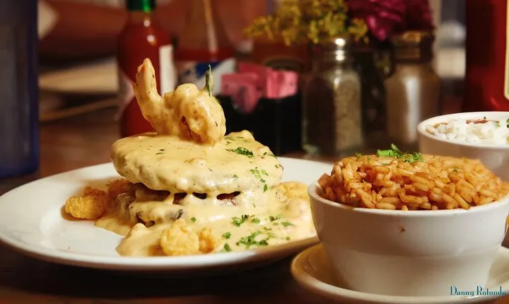 Food Tour of New Orleans Garden District group of 9 or less