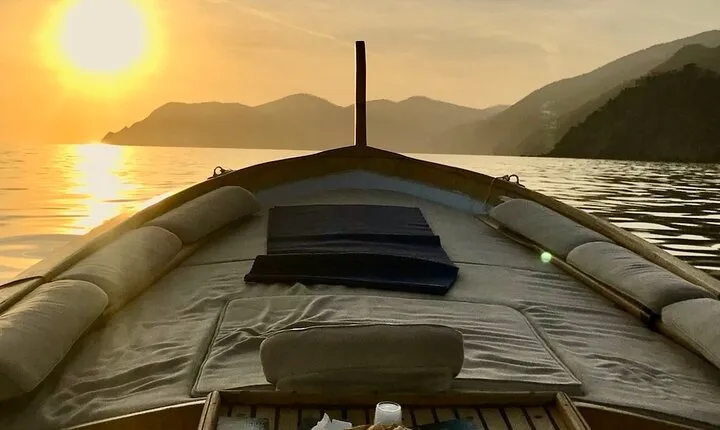 3 Hour One-Way Sunset Boat Tour from Monterosso to La Spezia