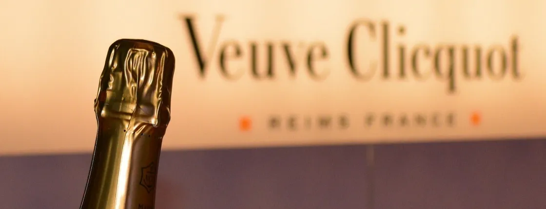 Full-Day Tour and Tasting Veuve Clicquot & Local Winery with Lunch
