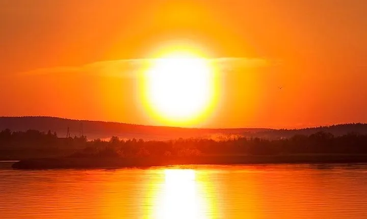 Private Traditional Lakeside Sauna with Midnight Sun